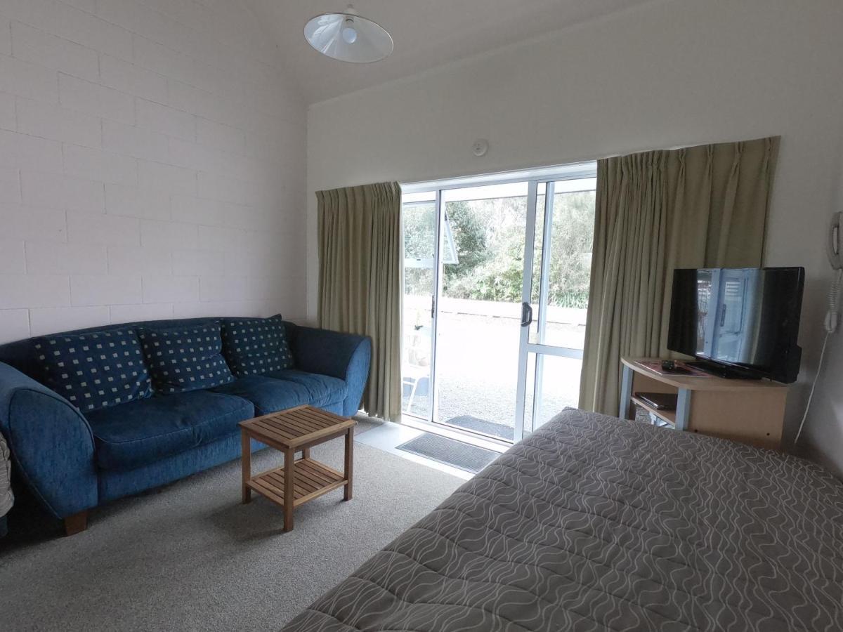 Castle Court Motel Уэллсфорд Экстерьер фото
