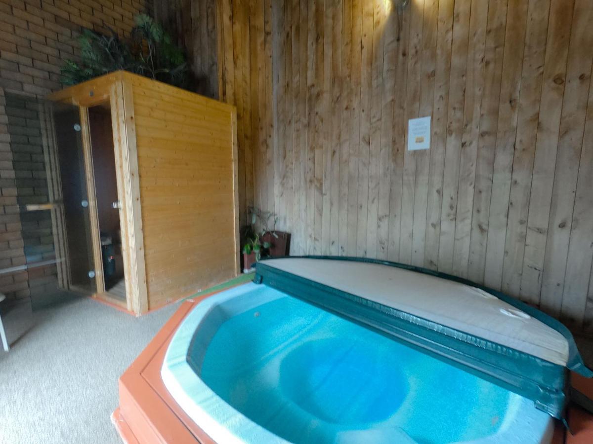 Castle Court Motel Уэллсфорд Экстерьер фото
