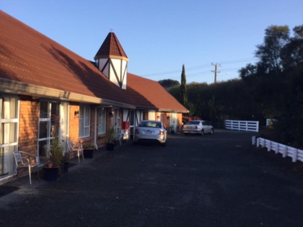 Castle Court Motel Уэллсфорд Экстерьер фото